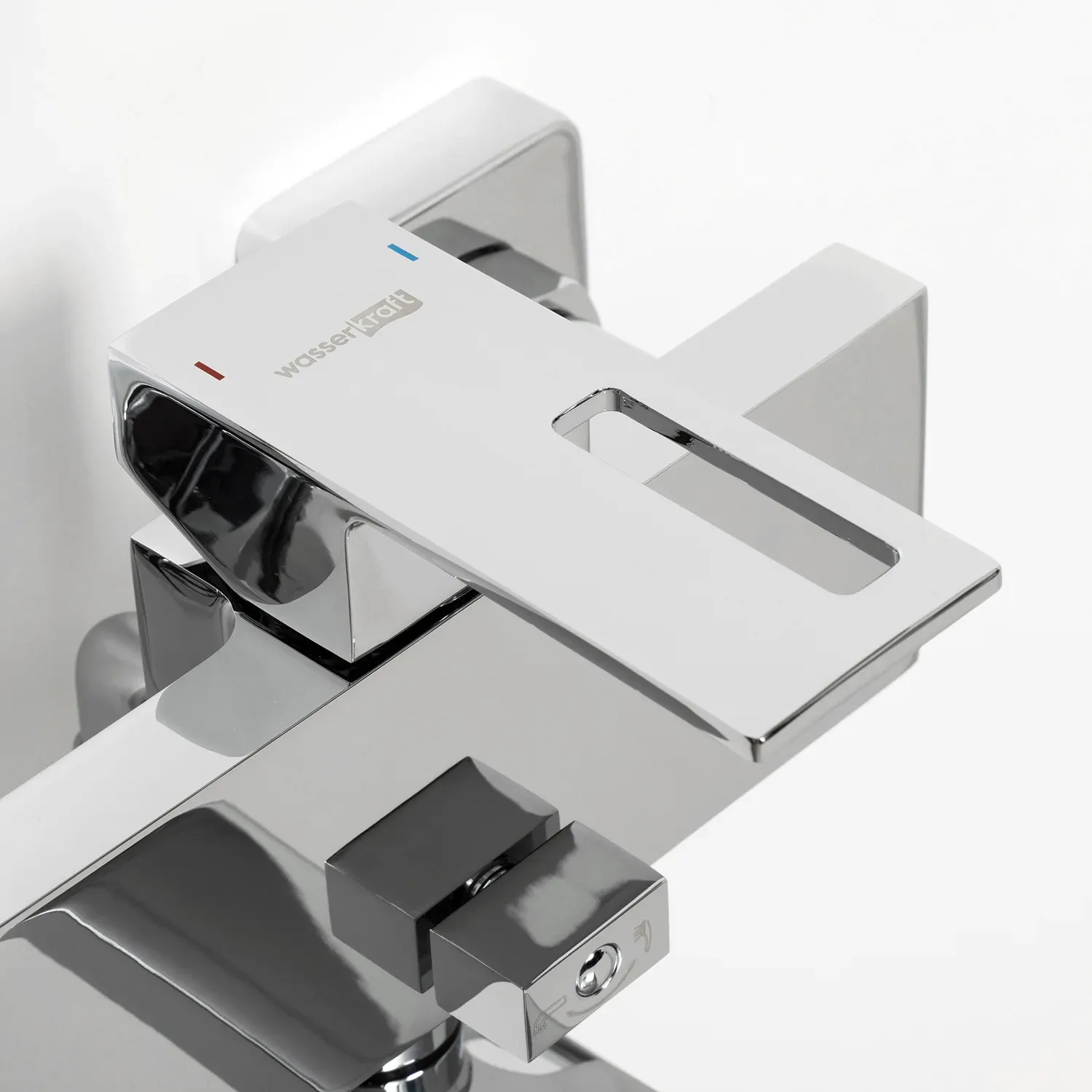 Смеситель для ванны с коротким изливом Alme 1501