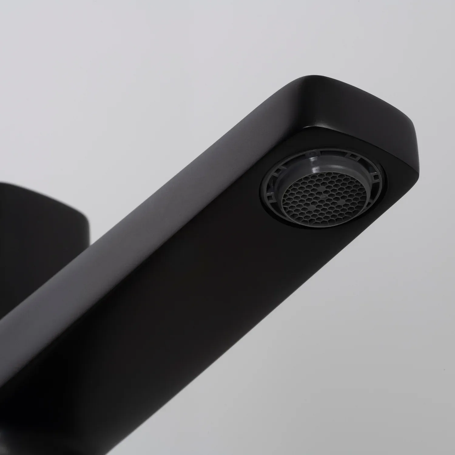 Смеситель для раковины Nuthe 9103