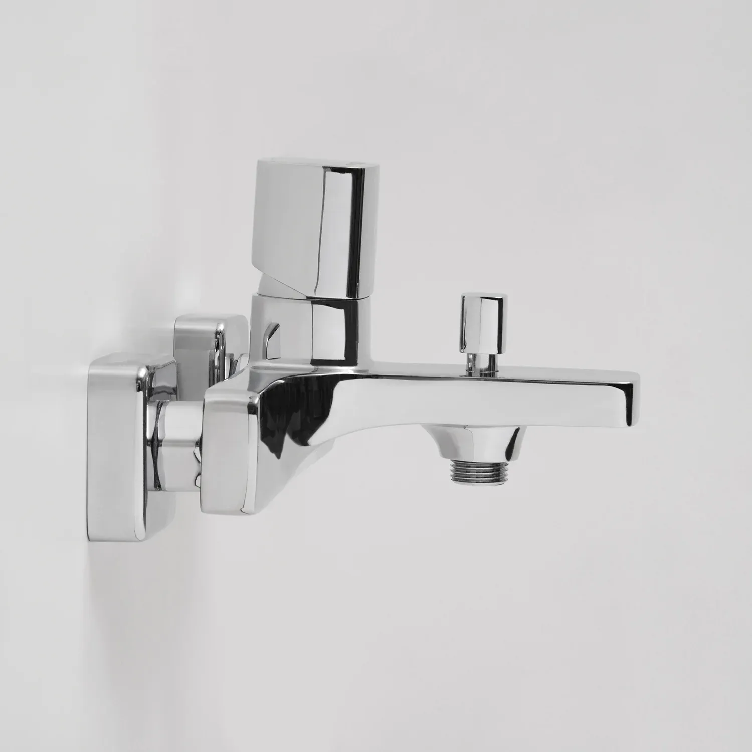 Смеситель для ванны с коротким изливом Naab 8601