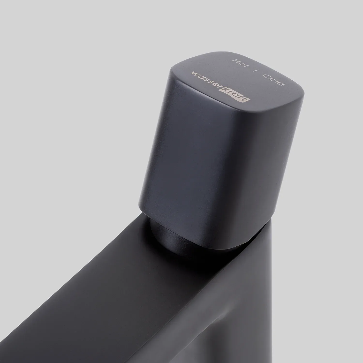 Смеситель для раковины Nuthe 9103H