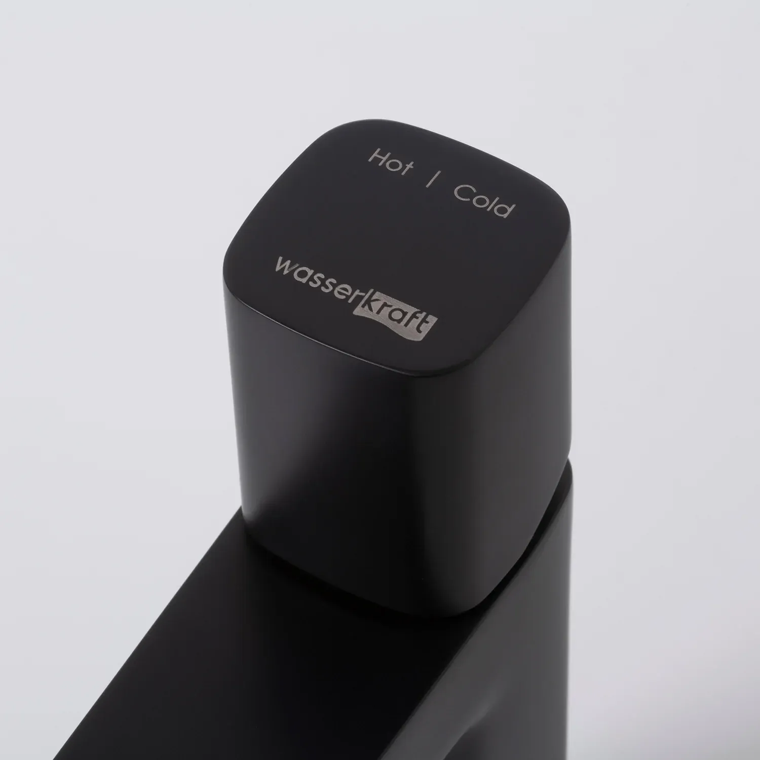 Смеситель для раковины Nuthe 9103