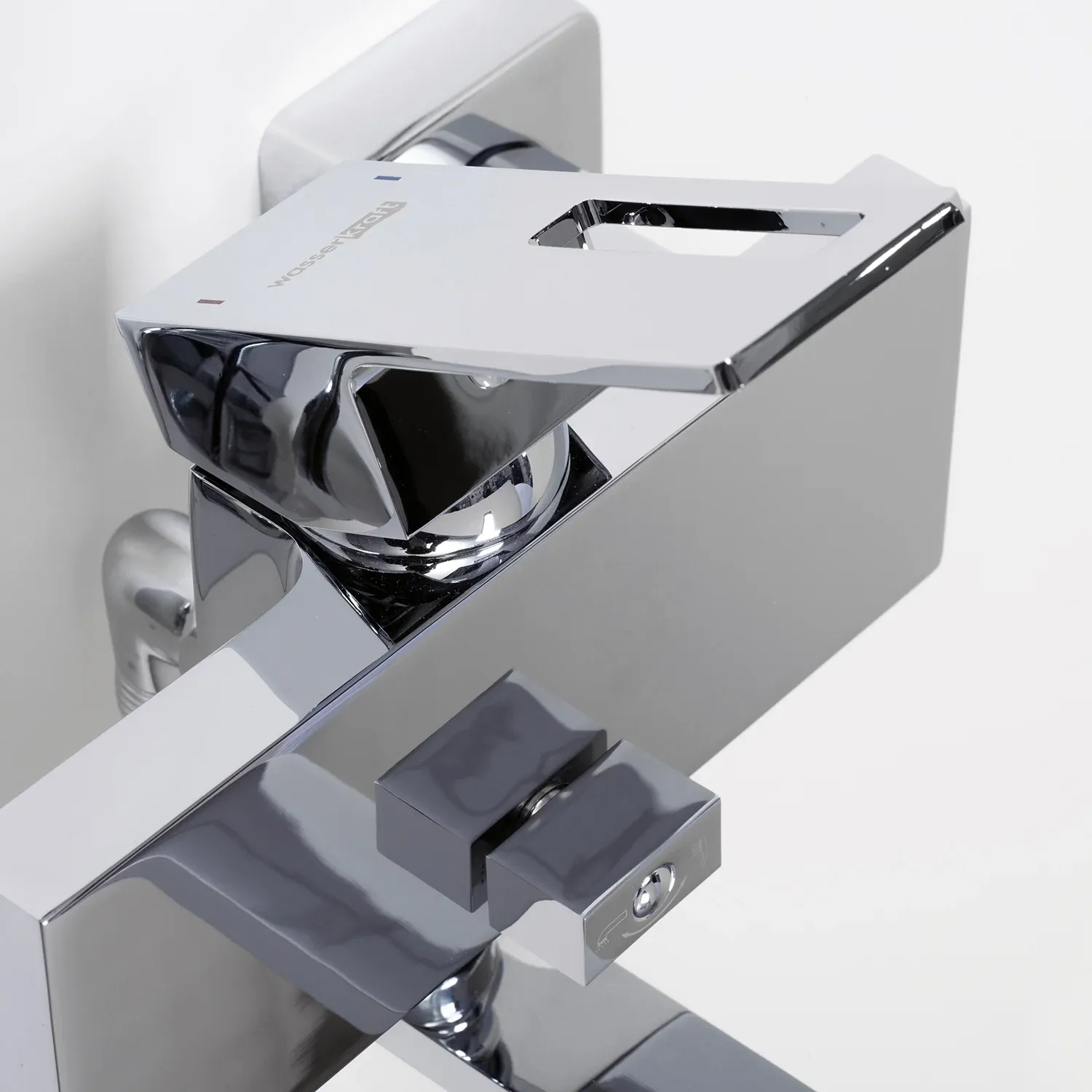 Смеситель для ванны с длинным изливом Alme 1502L