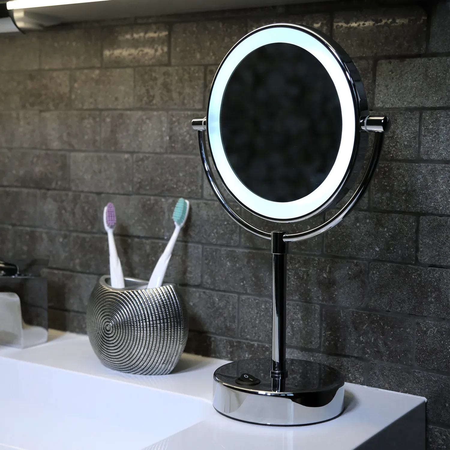 Зеркало с LED-подсветкой двухстороннее, стандартное и с 3-х кратным увеличением K-1005